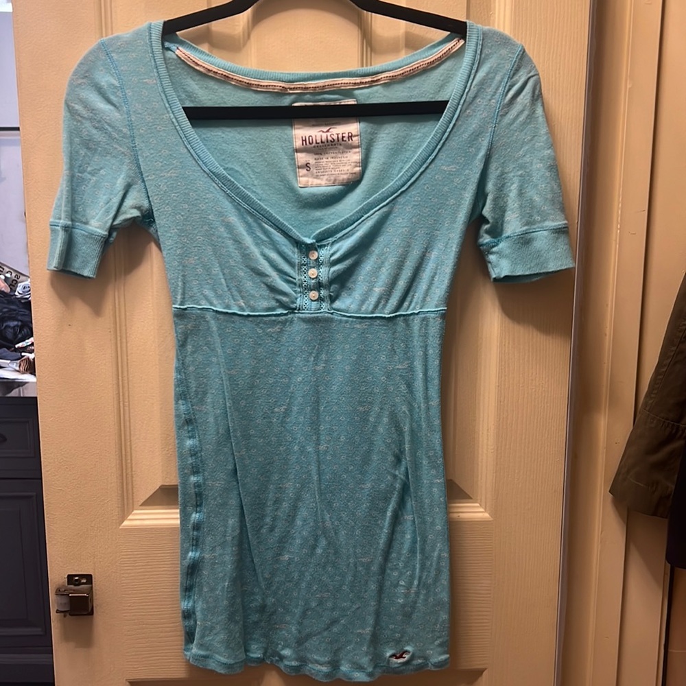 Hollister top
